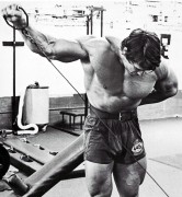 Арнольд Шварценеггер (Arnold Schwarzenegger) - сканы из журнала "Америка" 83a423477600211