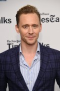 Том Хиддлстон (Tom Hiddleston) New York Times 'Timestalk' Conversation in New York, 11.04.2016 (13xНQ) 06de30478763504