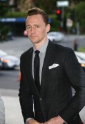 Том Хиддлстон (Tom Hiddleston) 'The Night Manager' premiere at DGA Theater in Los Angeles, 05.04.2016 (100xНQ) 0c0678478765567