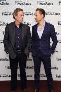Том Хиддлстон (Tom Hiddleston) New York Times 'Timestalk' Conversation in New York, 11.04.2016 (13xНQ) 134764478763723
