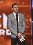 Том Хиддлстон (Tom Hiddleston) 51st Academy of Country Music Awards at MGM Grand Garden Arena in Las Vegas, 03.04.2016 (75xНQ) 21c4f0478762332