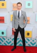 Том Хиддлстон (Tom Hiddleston) 51st Academy of Country Music Awards at MGM Grand Garden Arena in Las Vegas, 03.04.2016 (75xНQ) 486322478762907