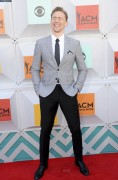 Том Хиддлстон (Tom Hiddleston) 51st Academy of Country Music Awards at MGM Grand Garden Arena in Las Vegas, 03.04.2016 (75xНQ) 549bf2478762854