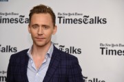 Том Хиддлстон (Tom Hiddleston) New York Times 'Timestalk' Conversation in New York, 11.04.2016 (13xНQ) 9030b3478763491
