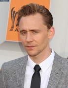 Том Хиддлстон (Tom Hiddleston) 51st Academy of Country Music Awards at MGM Grand Garden Arena in Las Vegas, 03.04.2016 (75xНQ) 91e5af478763001