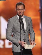 Том Хиддлстон (Tom Hiddleston) 51st Academy of Country Music Awards at MGM Grand Garden Arena in Las Vegas, 03.04.2016 (75xНQ) Ccc703478762297