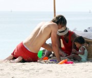 Холли Берри (Halle Berry) on the beach (93xHQ) 7346ff480738137