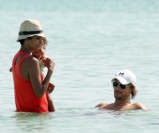 Холли Берри (Halle Berry) on the beach (93xHQ) B09817480738186
