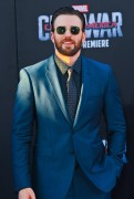 Крис Эванс (Chris Evans) Captain America Civil War Premiere at The Dolby Theatre (Hollywood, April 12, 2016) (176xHQ) 1b0c9f488134555