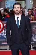 Крис Эванс (Chris Evans) European film premiere of 'Captain America Civil War' at Vue Westfield in London, England (April 26, 2016) (16xHQ) 919c72488137008