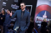 Крис Эванс (Chris Evans) Captain America Civil War Premiere at The Dolby Theatre (Hollywood, April 12, 2016) (176xHQ) B2f662488133901