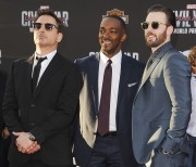 Крис Эванс (Chris Evans) Captain America Civil War Premiere at The Dolby Theatre (Hollywood, April 12, 2016) (176xHQ) B56c7e488135894