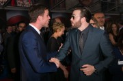 Крис Эванс (Chris Evans) Captain America Civil War Premiere at The Dolby Theatre (Hollywood, April 12, 2016) (176xHQ) Cc708d488136855