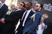 Крис Эванс (Chris Evans) Captain America Civil War Premiere at The Dolby Theatre (Hollywood, April 12, 2016) (176xHQ) D04d1c488135866