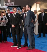 Крис Эванс (Chris Evans) Captain America Civil War Premiere at The Dolby Theatre (Hollywood, April 12, 2016) (176xHQ) D19fc1488136566