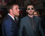 Крис Эванс (Chris Evans) Captain America Civil War Premiere at The Dolby Theatre (Hollywood, April 12, 2016) (176xHQ) Dcb5f0488136902