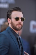 Крис Эванс (Chris Evans) Captain America Civil War Premiere at The Dolby Theatre (Hollywood, April 12, 2016) (176xHQ) Ebd08e488134431