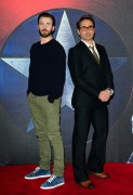 Роберт Дауни мл., Крис Эванс (Robert John Downey Jr., Chris Evans) Photocall for 'Captain America Civil War' at The Corinthia Hotel London in London, England (April 25, 2016) - 45xHQ B8225a488144183