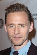 Том Хиддлстон (Tom Hiddleston) 'High-Rise' premiere during the 2016 Tribeca Film Festival in New York City, 20.04.2016 (150xНQ) 31fcfb488151188