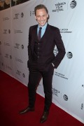Том Хиддлстон (Tom Hiddleston) 'High-Rise' premiere during the 2016 Tribeca Film Festival in New York City, 20.04.2016 (150xНQ) 35a26b488151159