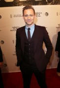 Том Хиддлстон (Tom Hiddleston) 'High-Rise' premiere during the 2016 Tribeca Film Festival in New York City, 20.04.2016 (150xНQ) 4a7753488151023