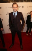Том Хиддлстон (Tom Hiddleston) 'High-Rise' premiere during the 2016 Tribeca Film Festival in New York City, 20.04.2016 (150xНQ) 4dc5a0488151089