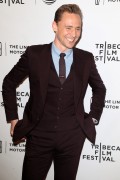 Том Хиддлстон (Tom Hiddleston) 'High-Rise' premiere during the 2016 Tribeca Film Festival in New York City, 20.04.2016 (150xНQ) 8b3f37488153163