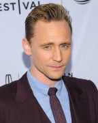 Том Хиддлстон (Tom Hiddleston) 'High-Rise' premiere during the 2016 Tribeca Film Festival in New York City, 20.04.2016 (150xНQ) B33d76488151363