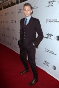 Том Хиддлстон (Tom Hiddleston) 'High-Rise' premiere during the 2016 Tribeca Film Festival in New York City, 20.04.2016 (150xНQ) E4bdfb488151167