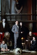 Семейка Аддамс / Addams Family (Анжелика Хьюстон, Кристофер Ллойд, Кристина Риччи, 1991) E95eab488357663