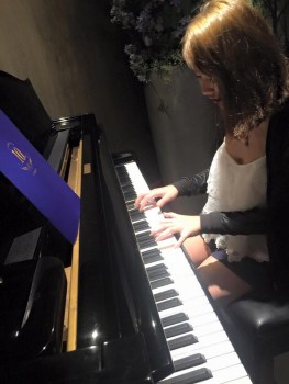 正妹幼教師保母~彭甯~惹火吊帶襪加皮鞭