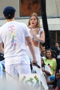 Дженнифер Лопез (Jennifer Lopez) Performing on NBC's 'Today Show' at Rockefeller Plaza in New York , 2016 (88xHQ) 00f2fe494758186