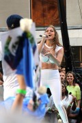 Дженнифер Лопез (Jennifer Lopez) Performing on NBC's 'Today Show' at Rockefeller Plaza in New York , 2016 (88xHQ) 1fb48c494757900