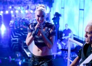 Гвен Стефани (Gwen Stefani) performs Onstage during the 2012 iHeartRadio Music Festival at the MGM Grand Garden Arena in Las Vegas, 21.09.2012 (130xHQ) 10d182494765430