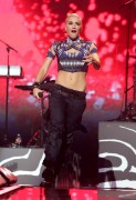 Гвен Стефани (Gwen Stefani) performs Onstage during the 2012 iHeartRadio Music Festival at the MGM Grand Garden Arena in Las Vegas, 21.09.2012 (130xHQ) 142aea494764726