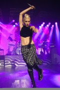 Гвен Стефани (Gwen Stefani) in concert at Mutualite conference center in Paris (13xHQ) 14e36c494768124