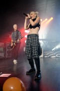 Гвен Стефани (Gwen Stefani) in concert at Mutualite conference center in Paris (13xHQ) 22d943494768075