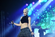 Гвен Стефани (Gwen Stefani) in concert at Mutualite conference center in Paris (13xHQ) 404975494767974