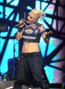 Гвен Стефани (Gwen Stefani) performs Onstage during the 2012 iHeartRadio Music Festival at the MGM Grand Garden Arena in Las Vegas, 21.09.2012 (130xHQ) 51225d494766509