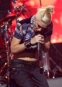 Гвен Стефани (Gwen Stefani) performs Onstage during the 2012 iHeartRadio Music Festival at the MGM Grand Garden Arena in Las Vegas, 21.09.2012 (130xHQ) 7d382a494764774