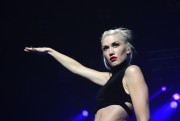 Гвен Стефани (Gwen Stefani) in concert at Mutualite conference center in Paris (13xHQ) 86ad5e494767526