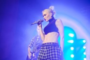 Гвен Стефани (Gwen Stefani) in concert at Mutualite conference center in Paris (13xHQ) Ac1ee1494767690