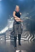 Гвен Стефани (Gwen Stefani) in concert at Mutualite conference center in Paris (13xHQ) Faf05f494768016