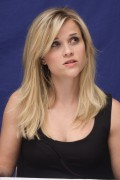 Риз Уизерспун (Reese Witherspoon) How Do You Know NYC Press Conference, 12.07.2010 (118xHQ) 0517cd495856407