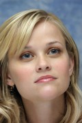 Риз Уизерспун (Reese Witherspoon) Just Like Heaven press conference portraits by Piyal Hosain (Beverly Hills, August 4, 2005) (19xHQ) 2f864e495856328