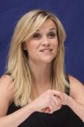 Риз Уизерспун (Reese Witherspoon) How Do You Know NYC Press Conference, 12.07.2010 (118xHQ) C1c30e495857163