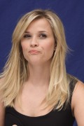 Риз Уизерспун (Reese Witherspoon) How Do You Know NYC Press Conference, 12.07.2010 (118xHQ) Ce0a6d495857025