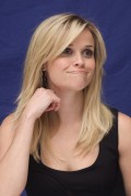 Риз Уизерспун (Reese Witherspoon) How Do You Know NYC Press Conference, 12.07.2010 (118xHQ) E18073495856321