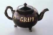 A collection of teapots (1650-1800) 6bf38e497275607
