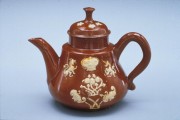 A collection of teapots (1650-1800) 82e58b497275740